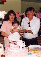 Con mis abuelos maternos: Mine y Serafn